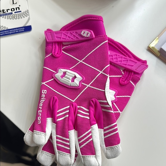 Pink batting Gloves - Picture 1 of 2